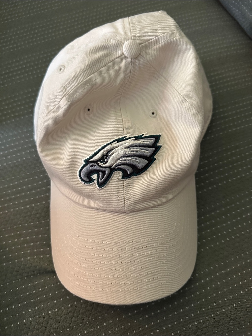 Philadelphia Eagles Cream Baseball Cap